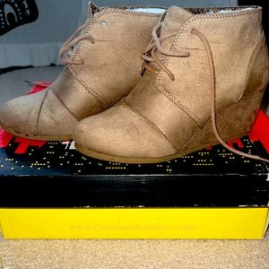 Women’s Suede booties